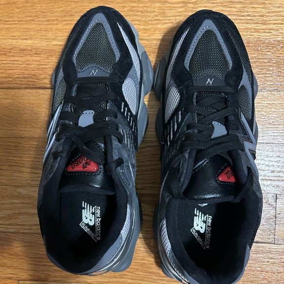 Men’s New Balance Sneakers - Picture 1 of 4